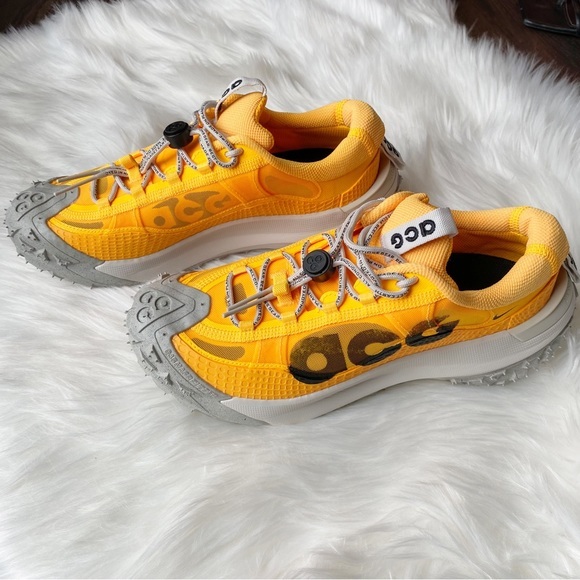 Nike ACG Mountain Fly Low 2 "Laser Orange" sneakers - Picture 1 of 11